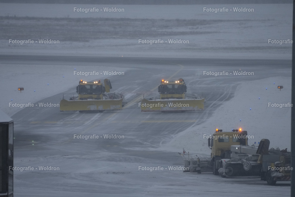 20221218  Deuschland Nuernberg - Airport-13 | Fotografie Woldron