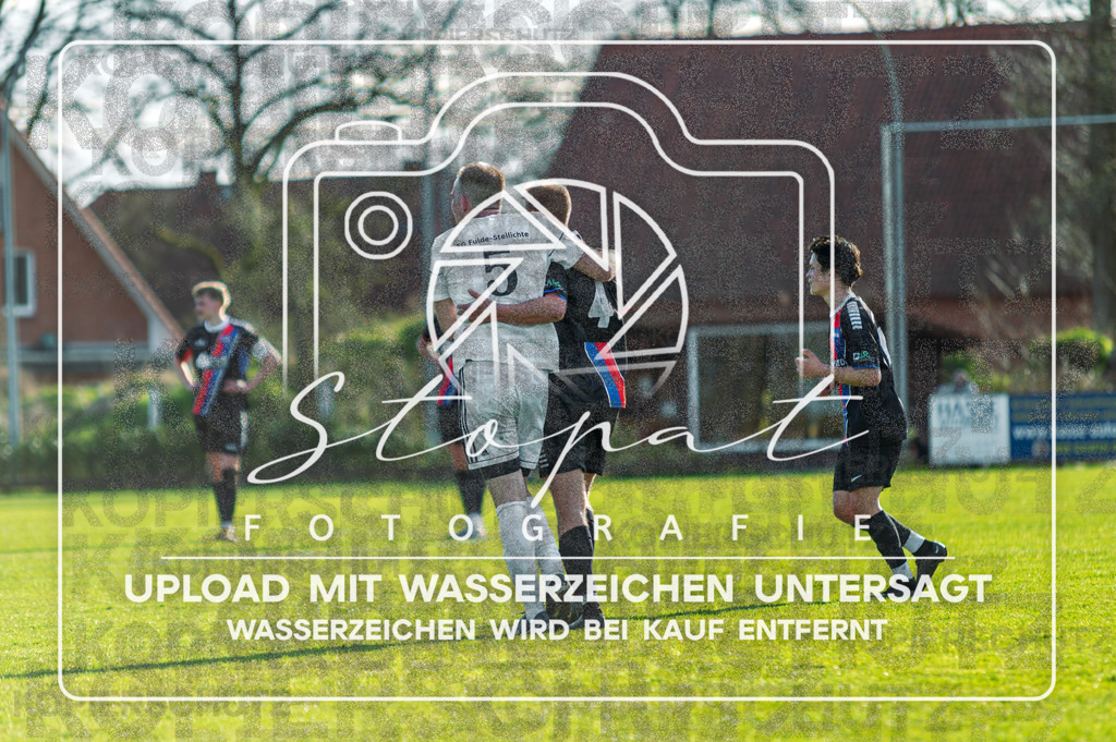 FGFS-LEN-1000 | Nico Geschwentner (Eintracht Leinetal #04) und Theo Kregel (Fulde-Stellichte #05) beim Herren Kreisliga HK Spiel zwischen FG Fulde-Stellichte und Eintracht Leinetal im Fulder Zentralstadion, Fulde (Simon Paul Stopat) - Realisiert mit Pictrs.com