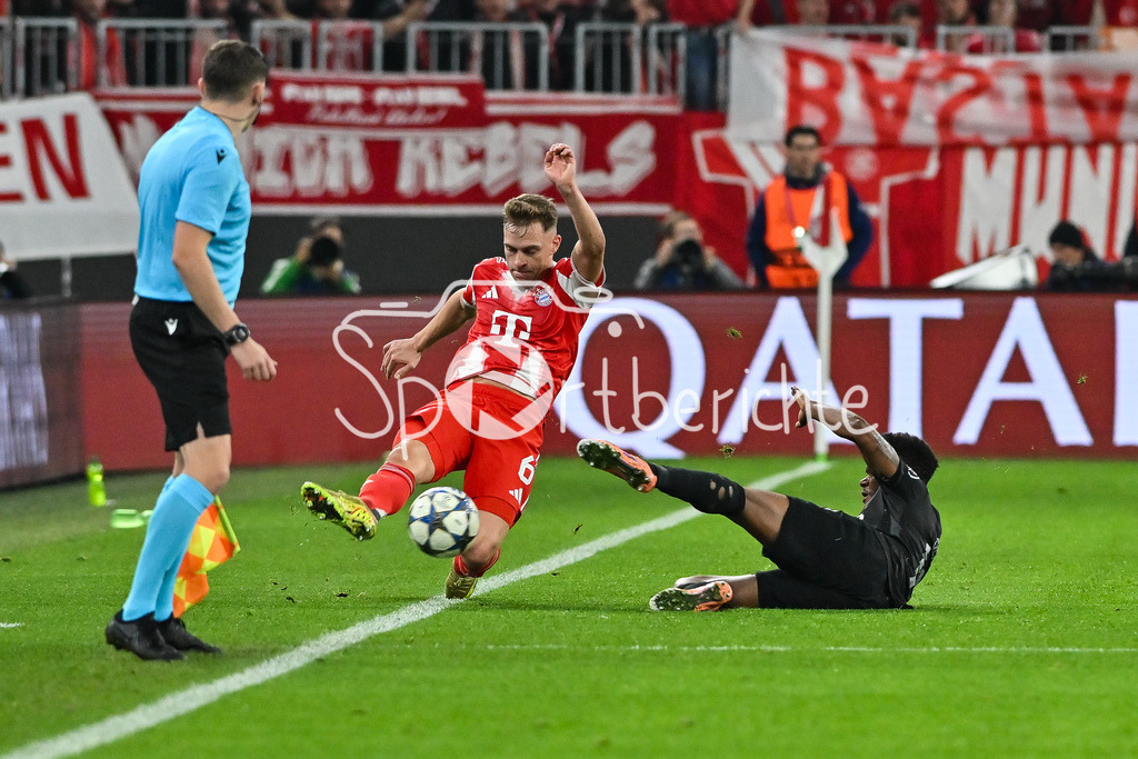FC Bayern München - Sporting Lissabon | MUNICH, GERMANY - 09. DECEMBER: im Duell Joshua KIMMICH (FC Bayern Munich 6) und Geny CATAMO (Sporting CP 10) während dem Match zwischen dem FC Bayern München und Sporting Lissabon am 6. Spieltag der UEFA Champions League Ligaphase in der Allianz Arena