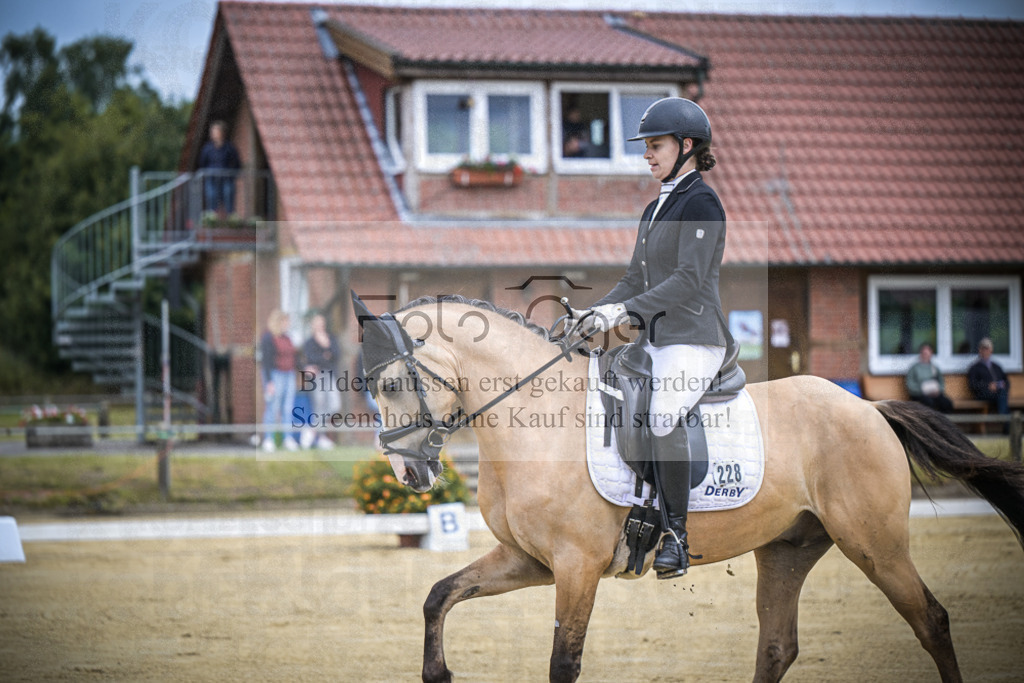 DOS_5600 | Entdecke hochwertige Reitturnierfotos von Foto Oger. Professionell, emotional und authentisch – jetzt Lieblingsmomente im Shop bestellen.Deutschlandweite Turnierfotografie. - Realisiert mit Pictrs.com