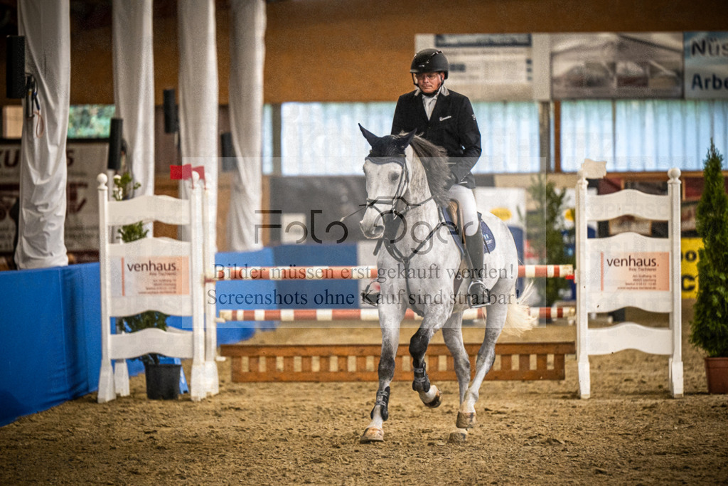 DOS_B1385 | Entdecke hochwertige Reitturnierfotos von Foto Oger. Professionell, emotional und authentisch – jetzt Lieblingsmomente im Shop bestellen.Deutschlandweite Turnierfotografie. - Realisiert mit Pictrs.com