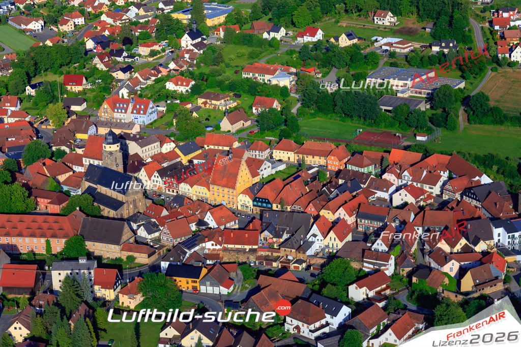 Die Luftaufnahme der Stadt Weismain wurde 2017 vom Flugzeug heraus erstellt ( keine Drohne )- hohe Auflösung für beste Qualität