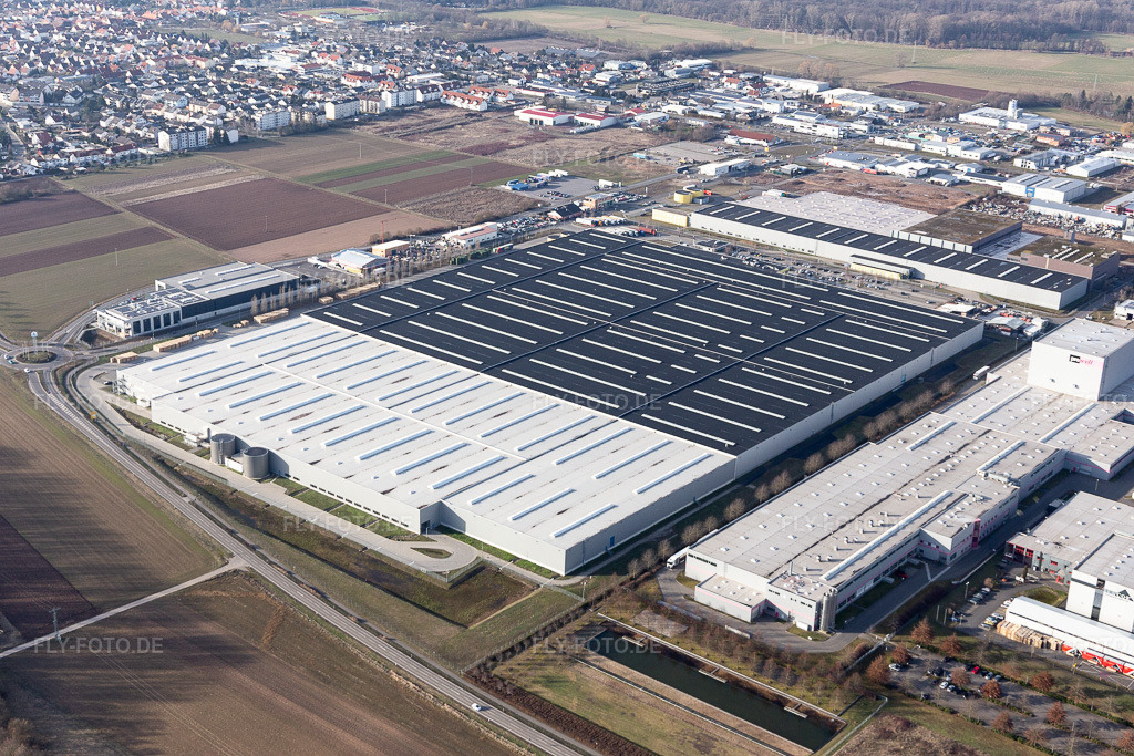 Luftbild: Hochregal- Lager-Gebäudekomplex und Logistikzentrum auf dem Gelände des Mercedes Benz Ersatzeillagers in Offenbach an der Queich im Bundesland Rheinland-Pfalz in Deutschland. Foto: IMG_112631.jpg vom 13.02.2019 durch Werner Riehm/FLY-FOTO.de