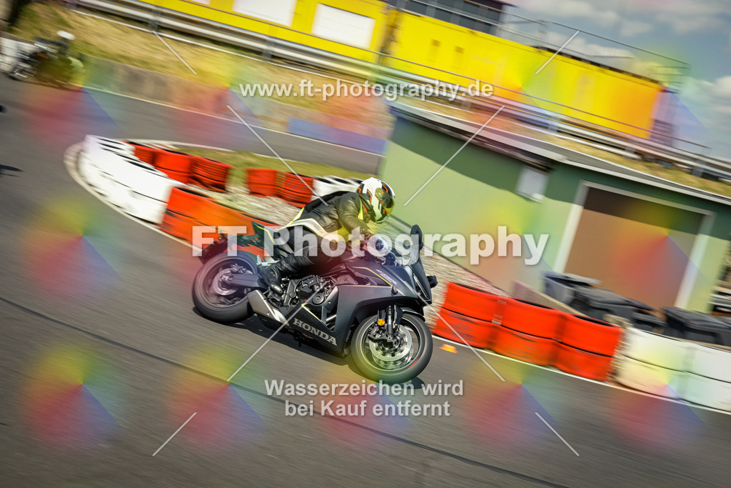 OBK_Mai_Martina_Markus-11138 | Hier findet Ihr Bilder von Touristenfahrten auf der Nürburgring Nordschleife oder von anderen Veranstaltungen die ich besucht habe. Viel Spass beim Durch Schauen 