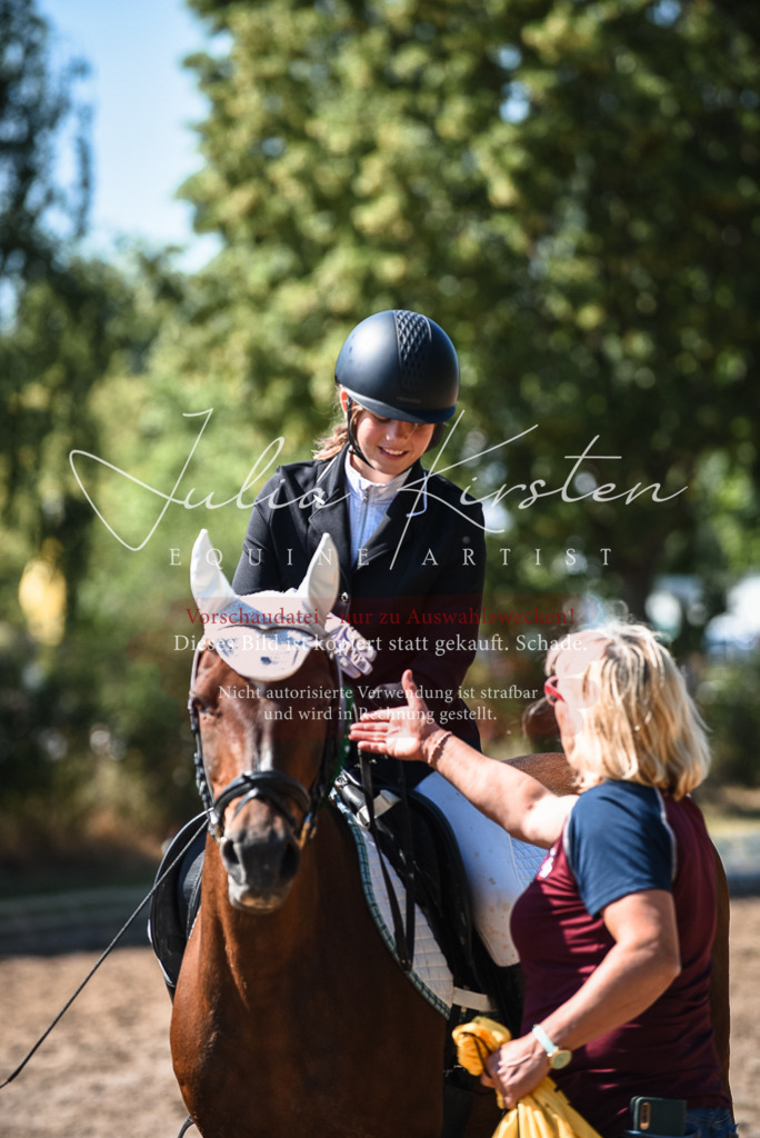 DSC_3679 | Pferde- und Turnierfotografie in Westsachsen. Pferdeportraits, Auftragszeichnungen und intuitive Kunst.