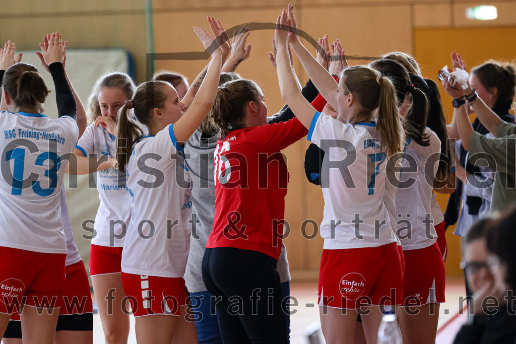 2023-03-18_008_SpVgg_Altenerding_II_gegen_HSG_Freising-Neufahrn_II | Erding, Deutschland, 18.03.2023:
Handball, Bezirksliga Frauen Altbayern 2022 / 2023, 14. Spieltag, SpVgg Altenerding II gegen HSG Freising-Neufahrn II, Endergebnis: 25:27

Torfrau Hanna Knecht (HSG Freising-Neufahrn, #16), Martina Martin (HSG Freising-Neufahrn, #7)

Foto: Christian Riedel / fotografie-riedel.net