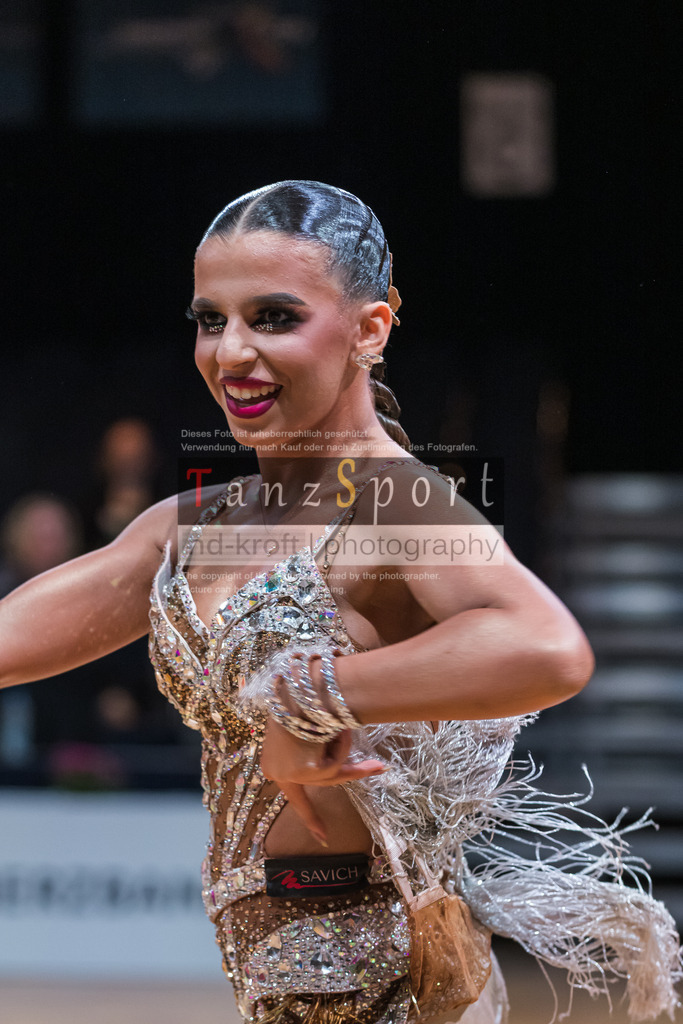 20250820_WDSF-Open-Latin-Rising Stars_1714 | Tanzsportbilder, Standardtanz, Lateintanz, WDSF, DTV, LTVB, dancecomp, goc, hessen tanzt, blaues band der spree, walzer, tango, wiener walzer, slowfox, quickstepp, samba, rumba, cha-cha-cha, paso doble. jive, hd-kroft photography, turniertanzsport