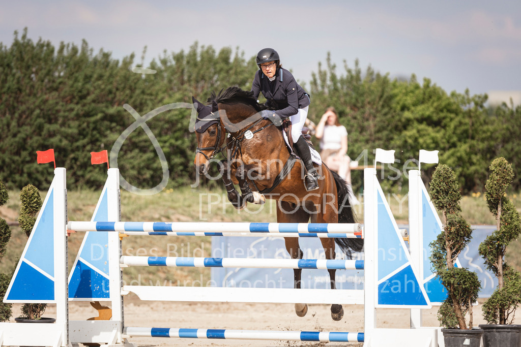 250416_M2-Springen-406 | Deine schönsten Turniermomente als professionelle Fotos! Entdecke hochwertige Pferdesport-Fotografie im Online-Shop. Jetzt Fotos finden & bestellen!