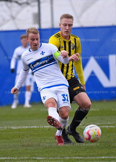_20221210-6703-fuba-sv98-morlautern-HENFOTO | 10.12.2022 Fussball Saison 2022 2023 Freundschaftsspiel SV Darmstadt 98 - SV Morlautern (3:0) v. li. Fabian Holland (32 SV Darmstadt 98) Markus Happersberger (6 SV Morlautern) (HEN-FOTO) - Realisiert mit Pictrs.com