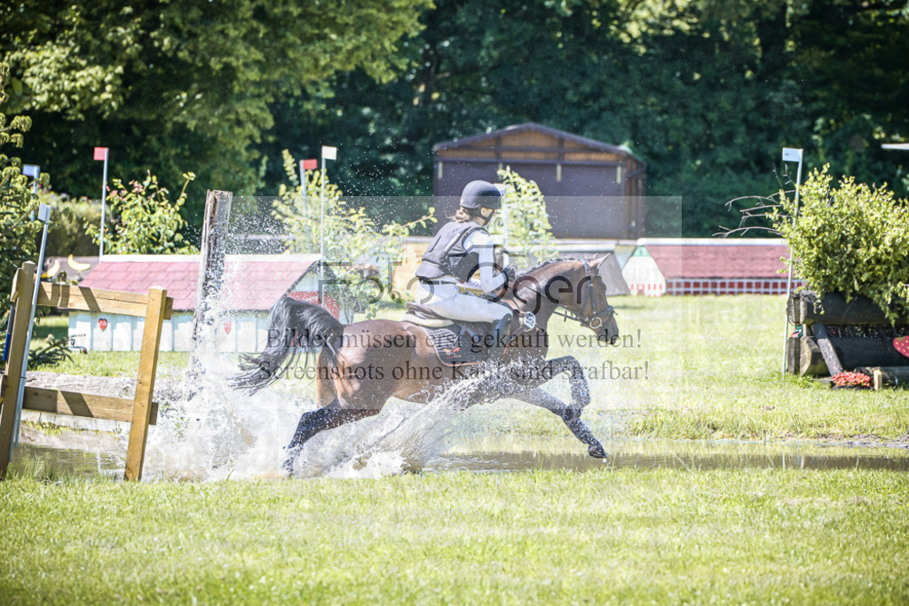 DOS_1152 | Entdecke hochwertige Reitturnierfotos von Foto Oger. Professionell, emotional und authentisch – jetzt Lieblingsmomente im Shop bestellen.Deutschlandweite Turnierfotografie. - Realisiert mit Pictrs.com