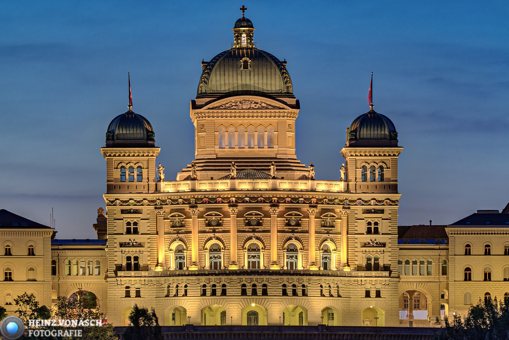 Bern_0015 | Alle Bilder von Heinz Vonäsch Fotografie können alle zu günstigen Preisen gekauft werden! Download der Bilder, Ausdrucke, Postkarten, Tassen T-Shirts, Kalender, Alu- Dibond usw. - Realisiert mit Pictrs.com