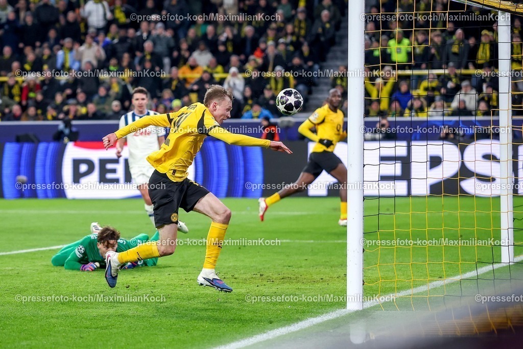 UCL17022601040 | 17.02.2026, Fußball, UEFA Champions League, Borussia Dortmund - Atalanta Bergamo, BVB Stadion, Play-Offs Hinspiel, Saison 2025 2026: Treffer Torschuss Tor zum 2:0 durch Torschütze Maximilian Beier&nbsp;(BVB #14)  nach Vorlage von Serhou Guirassy&nbsp;(BVB #09)   Regulations prohibit any use of photographs as image sequences and or quasi-video.