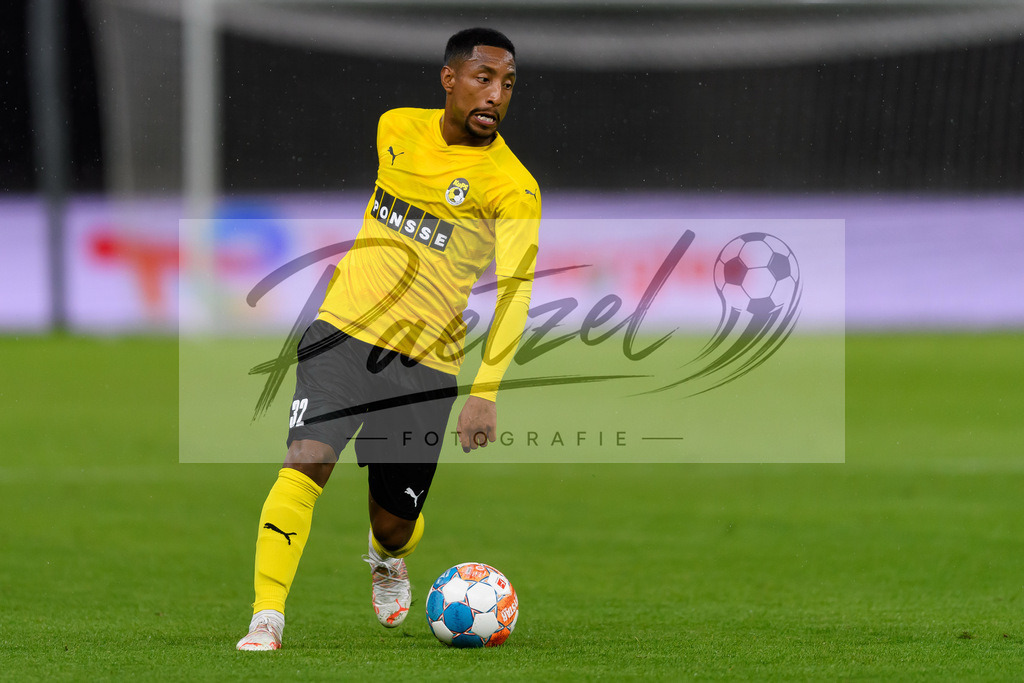 FCUKUO20210826_129 | Fussball, Herren: Felipe Aspegren (Kuopion PS) in Aktion, am Ball, Einzelaktion beim Spiel der UEFA Conference League zwischen 1. FC Union Berlin und Kuopion PS im Olympiastadion am 26.08.2021 in Berlin, Deutschland. - Realisiert mit Pictrs.com