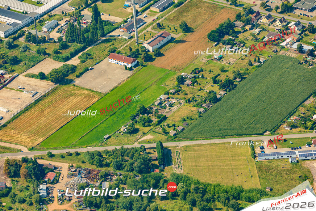 Übersichts Bild Osterburg - Die Luftaufnahme wurde 2025 vom UL-Flugzeug heraus erstellt ( keine Drohnenaufnahme ) - Hochauflösende Luftaufnahme - für Wandbilder und großformatige Ausdrucke geeignet. Das besondere Geschenk!Hier alle&nbsp;Infos zur Lizenzierung der LuftaufnahmeWir fliegen auch dieses Jahr wieder in Ihre Region um Luftbilder zu erstellen.- Luftbild anfragen