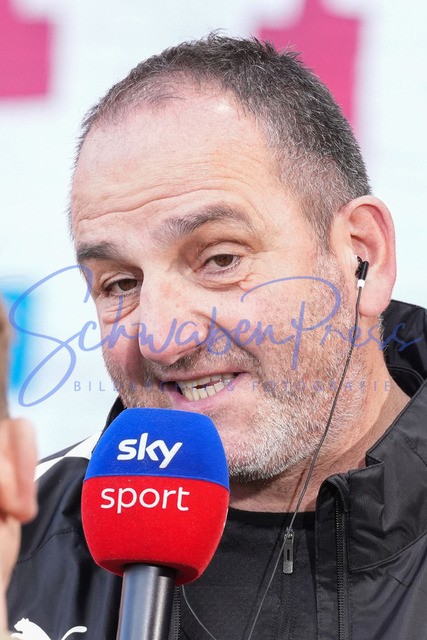 240224Ho208 | Frank Schmid (Cheftrainer, FC Heidenheim) - FC Heidenheim - Eintracht Frankfurt
Fussball Bundesliga, Saison 2023_24, 24. Spieltag, FC Heidenheim-Eintracht Frankfurt 
Deutschland, Heidenheim, Voith Arena, 02.03.2024

(DFL DFB REGULATIONS PROHIBIT ANY USE OF PHOTOGRAPHS as IAMGE SEQUENCES and or QUASI-VIDEO).

