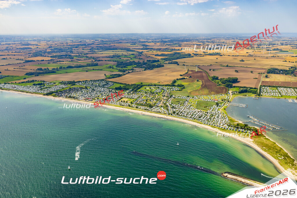 Klassische Luftaufnahme ohne Drohne zeigt:Sütel Campingplatz bei Neukirchen - Die Luftbildaufnahme wurde 2025 vom UL-Flugzeug heraus erstellt ( keine Drohnenaufnahme ) - Hochauflösende Luftaufnahme -Nicht vergleichbar mit Google Maps oder Satelittenbilder- Die Geschenkidee !Mit Lizenz und Bildrechte bestellbar