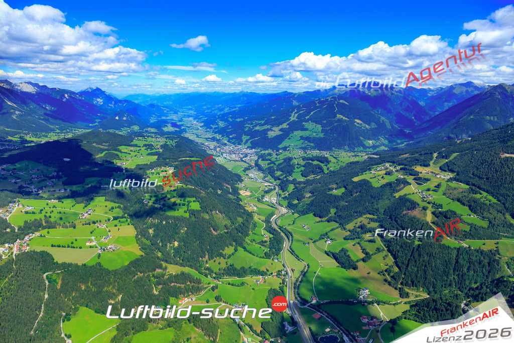 Die Luftaufnahme Oberes Ennstal - Schladming wurde 2017 mittels Flugzeug (keine Drohne) erstellt. Perfekte Schärfe und Druck- Auflösung- Garantiert!