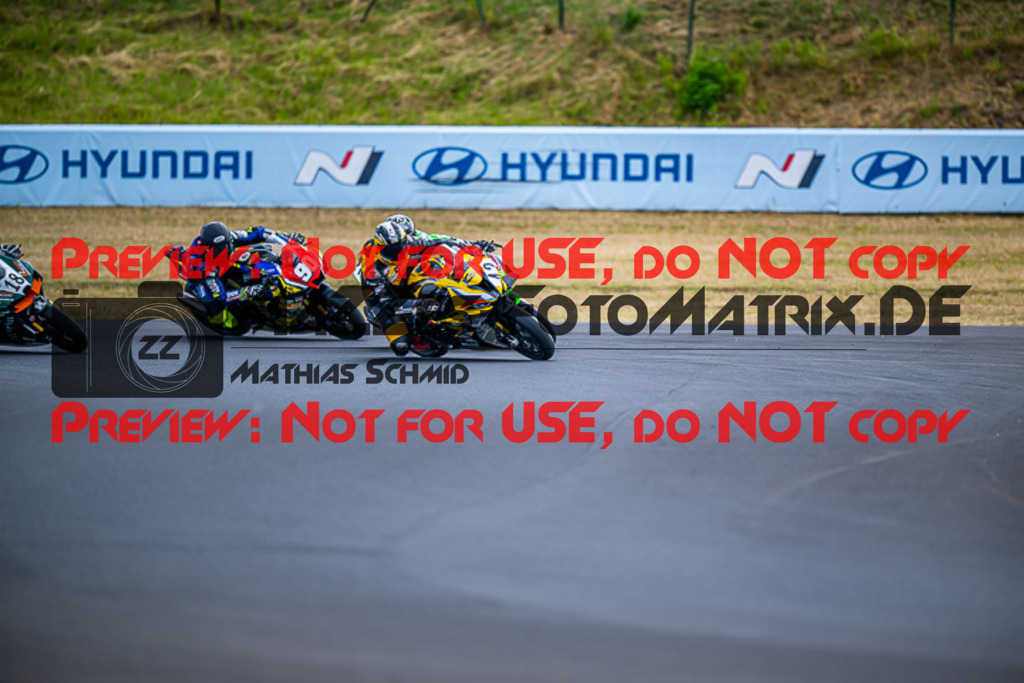 MaZZes_FotoMatrix_220625_1920 | PROSUPERSTOCK