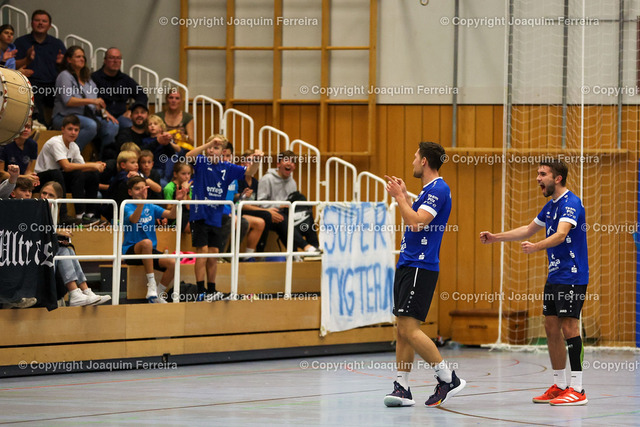 msghab_03561 | despor 2022.10.23 HB Männer Oberliga MSG Umstadt/Habitzheim - TV Petterweil  emspor, emonline, despor,  v.l.,  Dennis Weit (MSG Umstadt/Habitzheim) und Luca Kemper (MSG Umstadt/Habitzheim) jubeln
 - Realisiert mit Pictrs.com