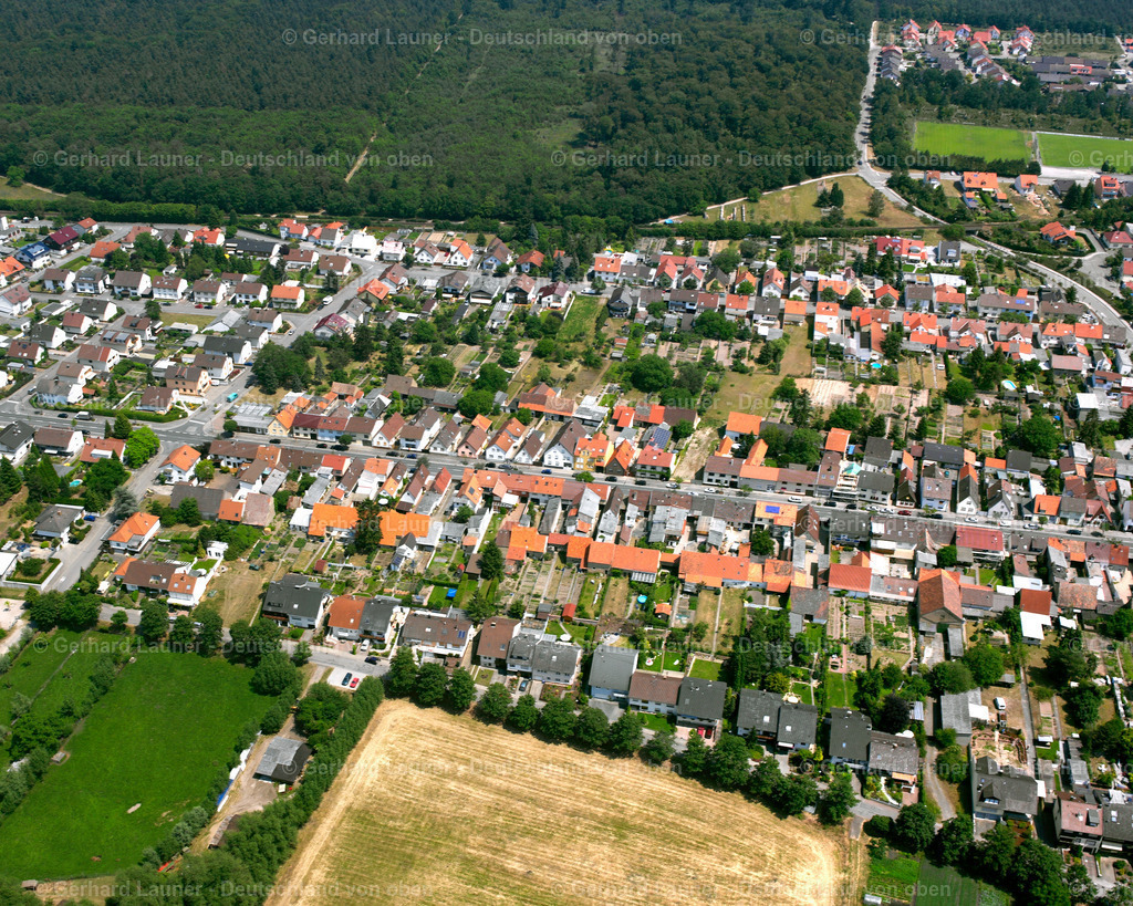2636196 | PHILIPPSBURG 22.06.2006 Ortsansicht der Straßen und Häuser der Wohngebiete an der Philippsburger Straße im Ortsteil Huttenheim in Philippsburg im Bundesland Baden-Württemberg, Deutschland. // Town View of the streets and houses of the residential areas on street Philippsburger Strasse in the district Huttenheim in Philippsburg in the state Baden-Wuerttemberg, Germany. Foto: Gerhard Launer