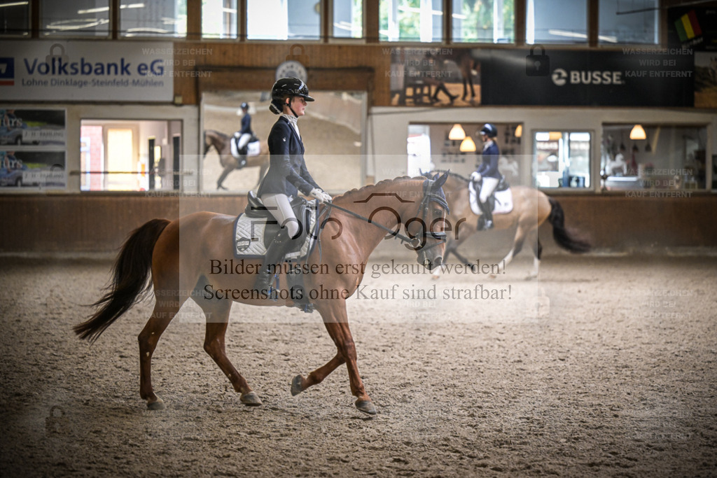 DOS_1625 | Entdecke hochwertige Reitturnierfotos von Foto Oger. Professionell, emotional und authentisch – jetzt Lieblingsmomente im Shop bestellen. - Realisiert mit Pictrs.com