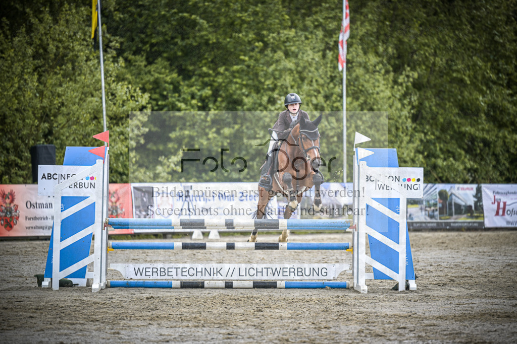 DOS_7661 | Entdecke hochwertige Reitturnierfotos von Foto Oger. Professionell, emotional und authentisch – jetzt Lieblingsmomente im Shop bestellen.Deutschlandweite Turnierfotografie. - Realisiert mit Pictrs.com