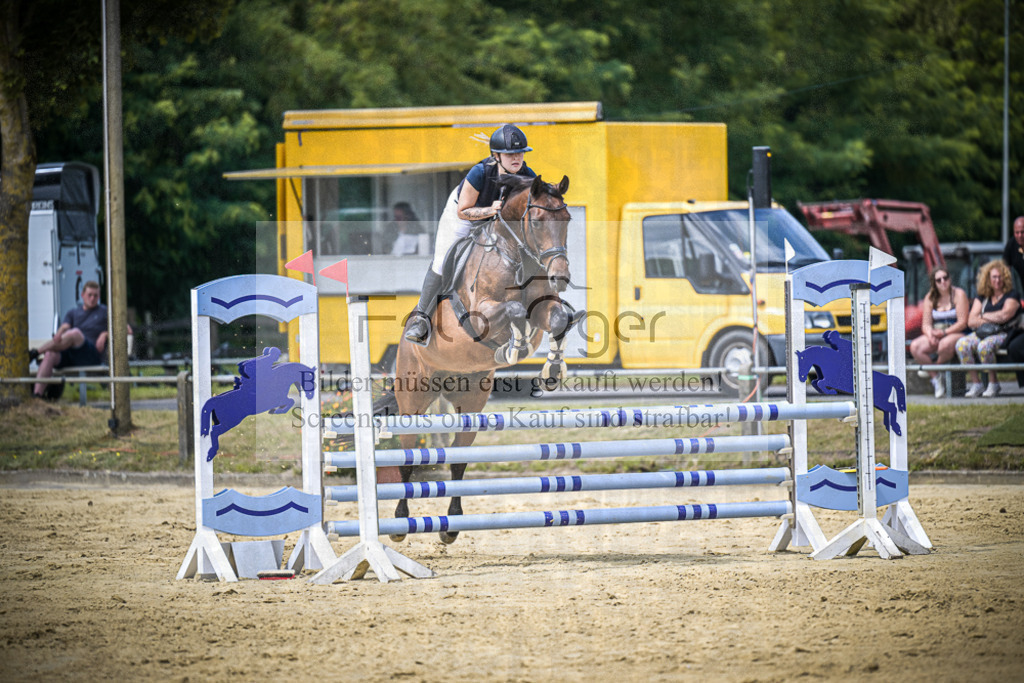 DOS_1557 | Entdecke hochwertige Reitturnierfotos von Foto Oger. Professionell, emotional und authentisch – jetzt Lieblingsmomente im Shop bestellen.Deutschlandweite Turnierfotografie. - Realisiert mit Pictrs.com