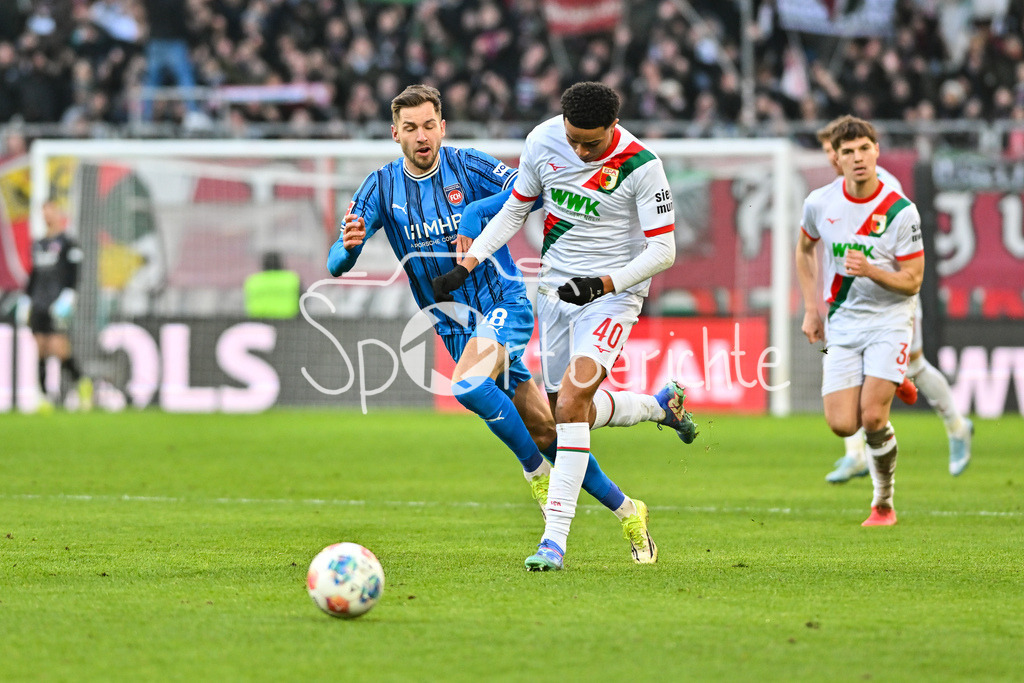 FC Augsburg - 1. FC Heidenheim | AUGSBURG, GERMANY - 15. FEBRUARY: im Duell Marvin PIERINGER (1. FC Heidenheim 18) und Noahkai BANKS (FC Augsburg 40) während dem Bundesligamatch zwischen dem FC Augsburg und dem 1. FC Heidenheim am 22. Spieltag in der WWK-Arena / DFL REGULATIONS PROHIBIT ANY USE OF PHOTOGRAPHS AS IMAGE SEQUENCES AND/OR QUASI-VIDEO