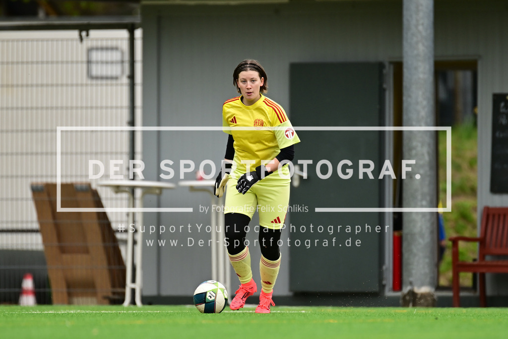 Fußball I Frauen I Saison 2025-2026 I Bezirksliga I 21. Spieltag I Harburger TB - Rahlstedter SC I 166180 | Der Sportfotograf. - Realisiert mit Pictrs.com
