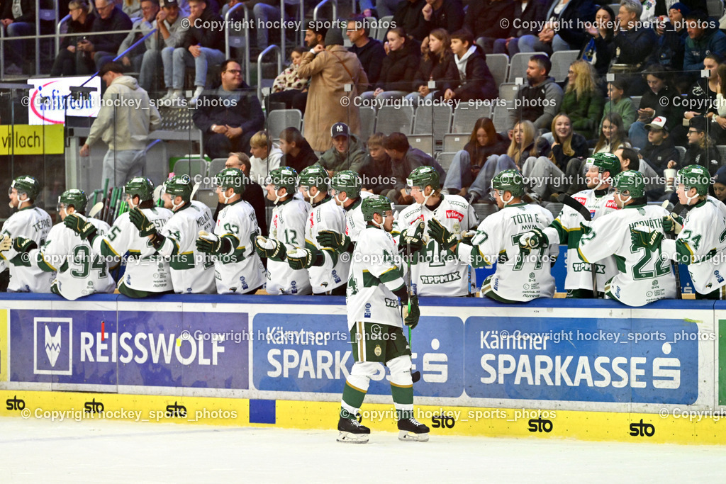EC IDM WÄRMEPUMPEN VSV vs. FTC-TELEKOM JÉGKORONG | Spielerbank FTC-TELEKOM JÉGKORONG, Jubel FTC-TELEKOM JÉGKORONG Mannschaft, EC IDM WÄRMEPUMPEN VSV vs. FTC-TELEKOM JÉGKORONG, EC IDM WÄRMEPUMPEN VSV vs. FTC-TELEKOM JÉGKORONG am 19.10.2025 in Villach (Stadthalle Villach), Austria, (Photo by Bernd Stefan)