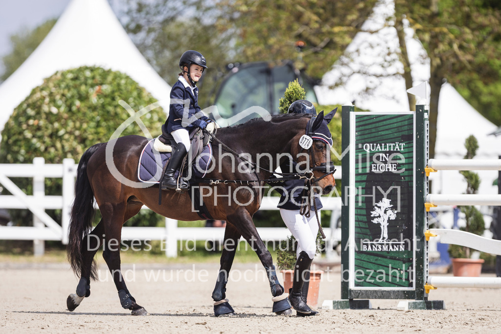 260509_PfSpTa_16_Führzügel-WB-619 | Deine schönsten Turniermomente als professionelle Fotos! Entdecke hochwertige Pferdesport-Fotografie im Online-Shop. Jetzt Fotos finden & bestellen!
