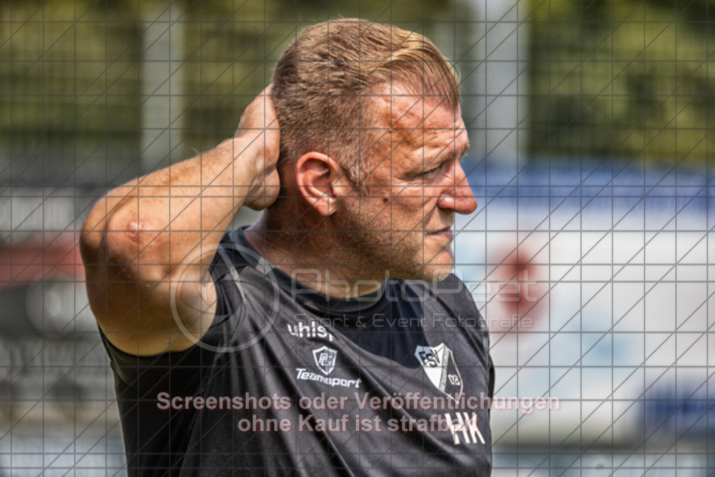 20250816_143232_0377-Bearbeitet | #,1.Göppinger SV (rot) vs. FSV 08 Bietigheim-Bissingen (blau), Fußball, Oberliga BW, wfv, 03. Spieltag, Saison 2025/2026, Rasensportplatz Stadion SV Göppingen, Hohenstaufenstr. 116, 73033 Göppingen, 16.08.2025 - 14:00 Uhr,Foto: PhotoPeet-Sportfotografie/Peter Harich