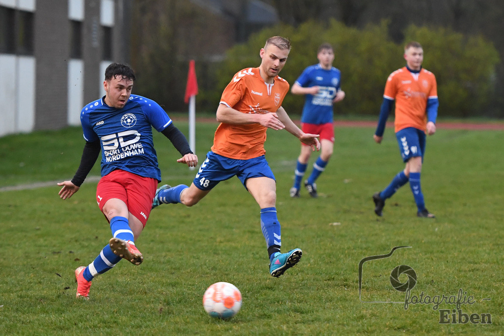 TuS Ofen-1.FC Nordenham | Herren Kreispokal; TuS Ofen (orange)-1.FC Nordenham (blau) am 12.04.2023; in Ofen (), Photo: Philip Eiben 2023 - Realisiert mit Pictrs.com
