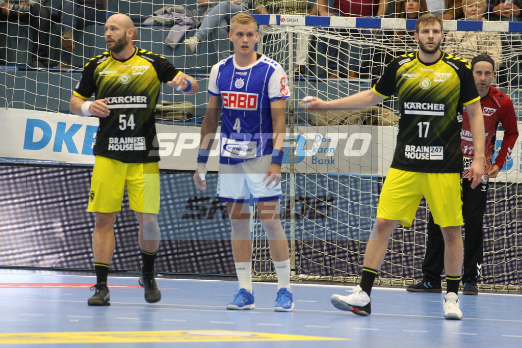 VFL Gummersbach - TVB Stuttgart | V. l.: Oscar Bergendahl, Ellidi Snaer Vidarsson und Samuel Röthlisberger - © Sportfoto-Sale (MK) - Realisiert mit Pictrs.com