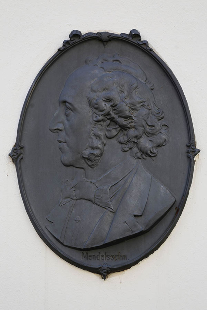 Bildlexikon Leipzig - Mendelssohn-Haus | Das Team hinter BILDLEXIKON LEIPZIG bündelt historische wie aktuelle Informationen über die Stadt Leipzig in Text und Bild auf einer Plattform und stellt diese der interessierten Öffentlichkeit zur Verfügung.