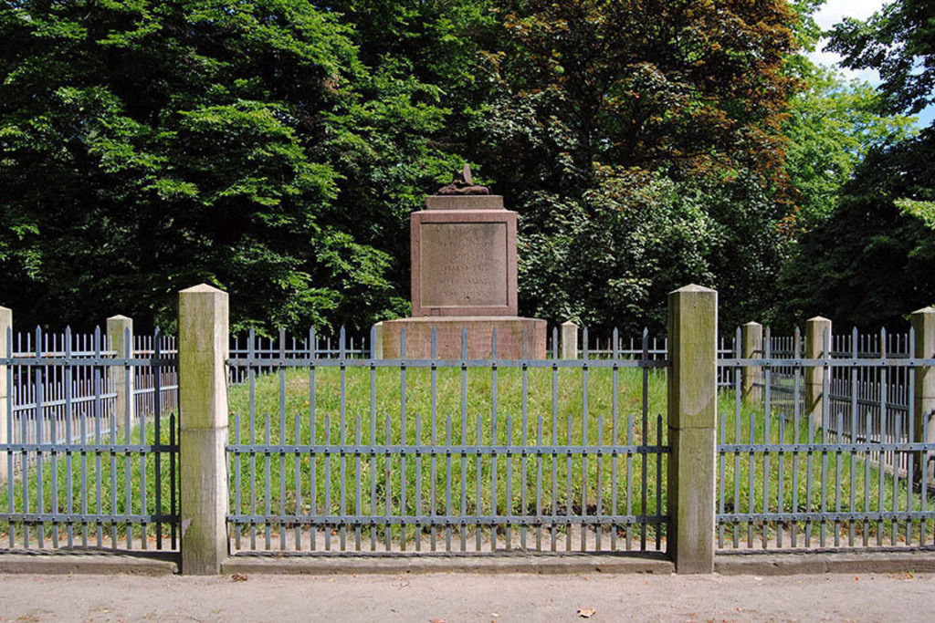 Foto: Leipzig - Napoleonstein | Das Team hinter BILDLEXIKON LEIPZIG bündelt historische wie aktuelle Informationen über die Stadt Leipzig in Text und Bild auf einer Plattform und stellt diese der interessierten Öffentlichkeit zur Verfügung.