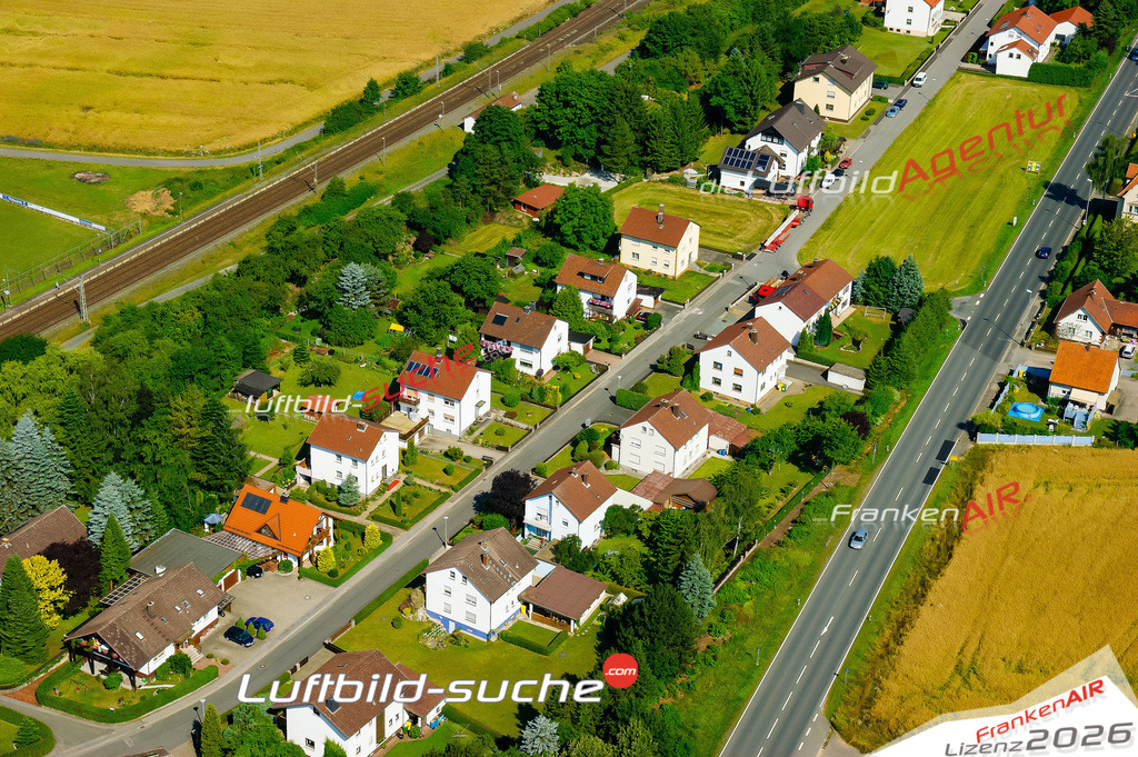 Die Luftaufnahme Gundelsdorf - Kronach wurde vom UL-Flugzeug (keine Drohne) aus fotografiert.Hohe Druck- Auflösung-die Geschenkidee!