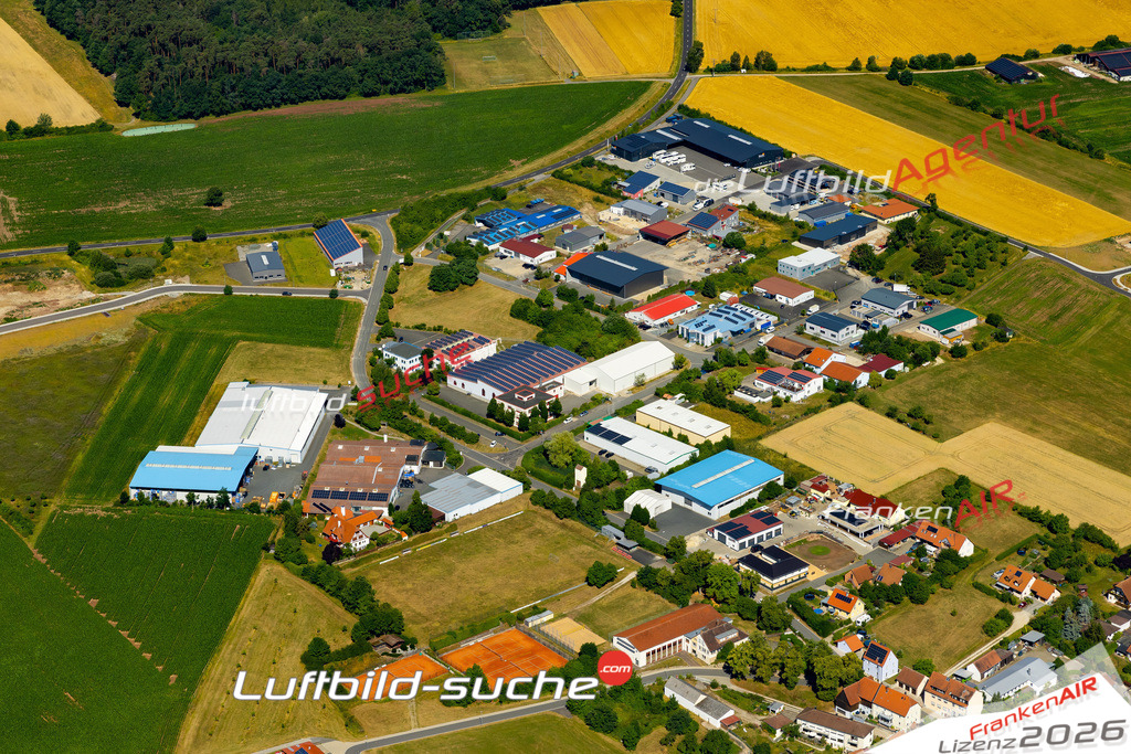 Aktuelles Luftbild von Gewerbegebiet Emskirchen - Die Luftaufnahme wurde 2022 mittels UL-Flugzeug erstellt ( keine Drohne ) - hochauflösende Kamera-Systeme von  Canon -Beste Qualität - Für grossformatige Ausdrucke geeignet. Die Geschenkidee !