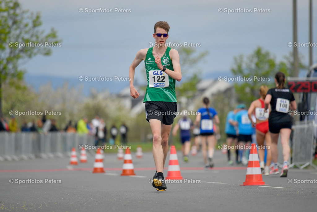 _KP19479_1 | 13.04.2025, xkaix, Leichtathletik Deutsche Meisterschaft 2025, Straßengehen v.l. Nick Joel Richardt (SV Halle) - Realisiert mit Pictrs.com