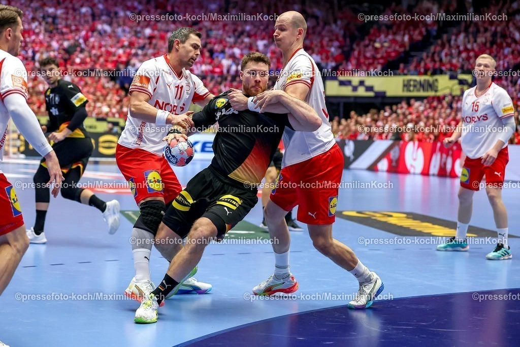 EHF26012603013 | 26.01.2026, Handball, Men's EHF EURO 2026, Deutschland - Dänemark, Jyske Bank Boxen in Herning, Dänemark, Main Round:  Johannes Golla (Germany #04) im Zweikampf gegen   Rasmus Lauge Schmidt (Denmark #11)  Simon Hald Jensen (Denmark #34)