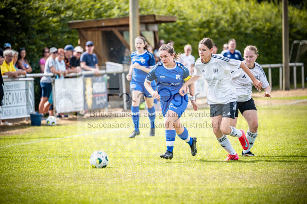SG Bohmte/Ostercappeln/Schwagstorf - SV Harderberg - Frauen Bezirkpokal | Frauen Bezirkpokal · 1. Damen - 1. Damen · Sportplatz - Realisiert mit Pictrs.com