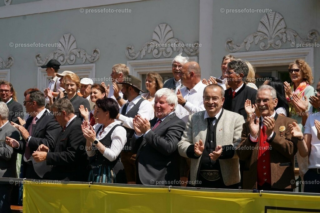 00-Impressionen-Tribuene-Bundesmusikfest-2023-Juni16-Reutte-DSC06584 | Info aus dem Bezirk Reutte/Ausserfern Tirol sowie eine umfangreiche Bilddatenbank über die gesamte Region: Lechtal, Talkessel Reutte, Tannheimertal, Zwischentoren. Lech, Plansee, Zugspitze, Grenztunnel, B179, Fernpassstraße, Verkehr, Lawinen, Tradition, - Realisiert mit Pictrs.com