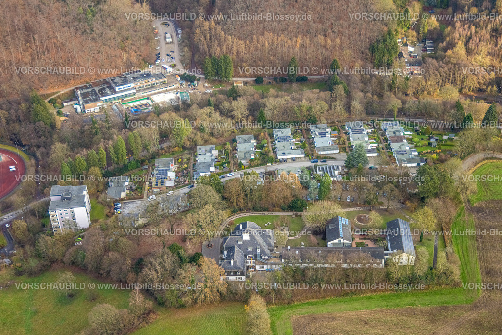 Velbert251200917Langenberg | , Luftbild, Villa Wewersbusch, staatlich anerkannte Privatschule und Wohnsiedlung, oben Nizzabad Schwimmbad, Baustelle und Sanierung, Langenberg, Velbert, Bergisches Land, Nordrhein-Westfalen, Deutschland