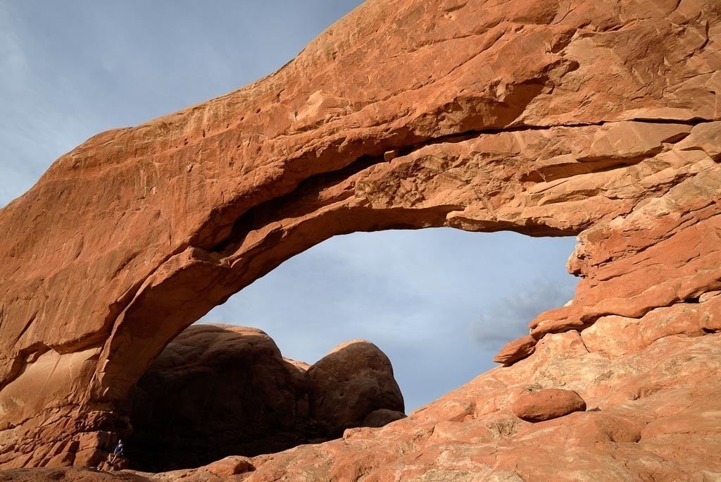 usa-2015-163 | Die Windows Section liegt im östlichen Teil des Arches National Park in den USA und besteht aus den Felsbögen North Window (hier im Bild), South Window und Turret Arch. - Realisiert mit Pictrs.com