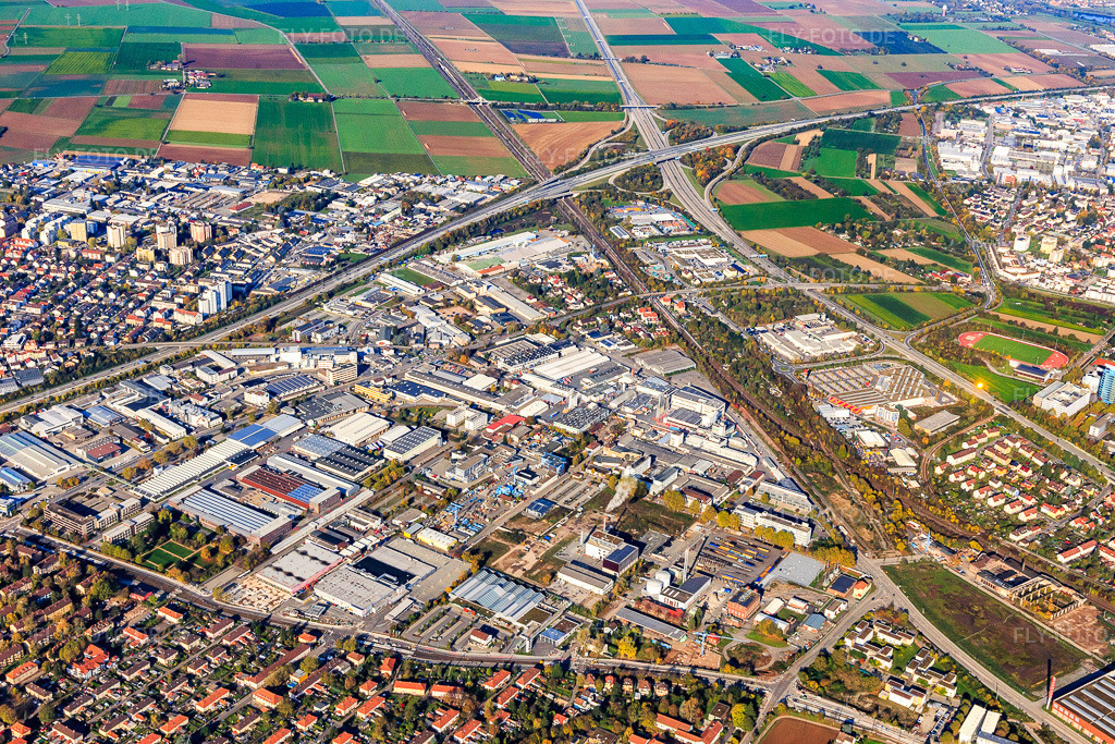 Luftbild: Industriegebiet aus Südosten mit BorgWarner Germany GmbH, ABB und Gaster Wellpappe GmbH im Ortsteil Pfaffengrund-Nord in Heidelberg im Bundesland Baden-Württemberg in Deutschland.Foto: IMG_104229.jpg vom 31.10.2017 durch Werner Riehm/FLY-FOTO.deHeidelbergCSS Flexbox Cards