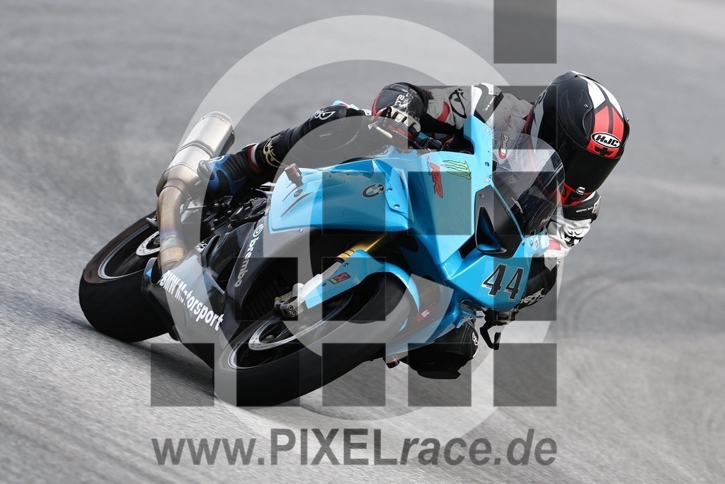 0044-20240704_00083 | Schöne Erinnerungen an spannende Momente - das festzuhalten ist unser Job. PIXELrace.de ist seit 2003 auf den Rennstrecken Europas unterwegs um die Action draußen beim Fahren und die wunderbare Stimmung imm Fahrerlager für euch einzufangen.