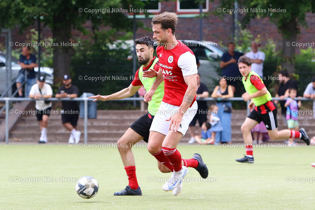 NH_KlubKosova_HarburgerSC_Testspiel_HarburgPokal_21072024 | #20 Atnan Veseli (Klub Kosova), #9 Motiejus Zibuda (Harburger SC)Fußball I Herren I Testspiel (Harburg-Pokal) I Saison 2024-2025 I Klub Kosova - Harburger SC I 21.07.2024 I Sportplatz Alter Postweg