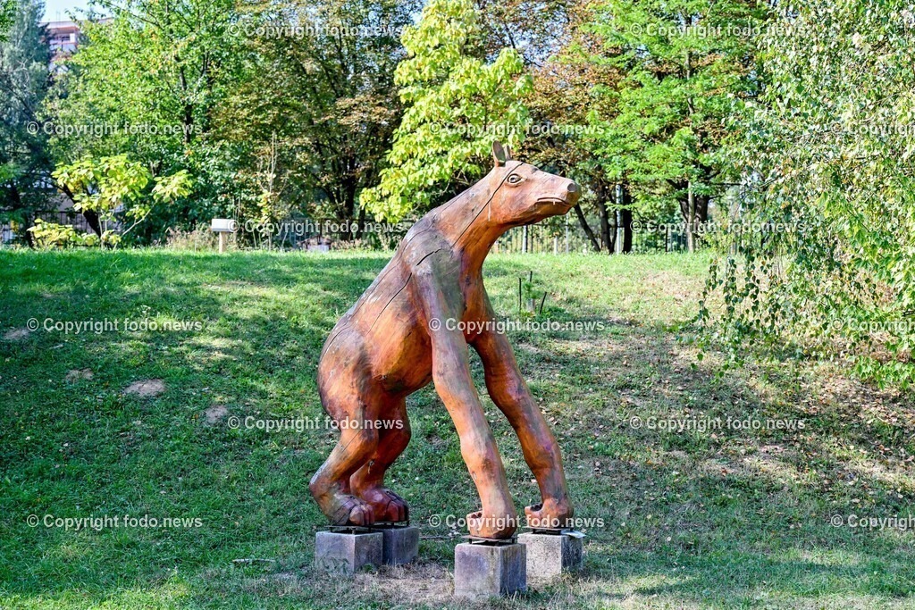 Slowakei_ Trenciansky kraj_ Povazska Bystrica_ 26.08.2024-43 | 26.08.2024, Slowakei, SVK, Trenciansky kraj, Povazska Bystrica, im Bild Stadt in der Nordwestslowakei, Stadtansichten, Gebaeude, Architektur, Turm, Bruecke, Bahnhof, Zentrum, Prior, Kaufhaus, Park, Strassen, Haeuser, Infrastruktur, kommunistische Symbolik, Denkmaeler, Kultur