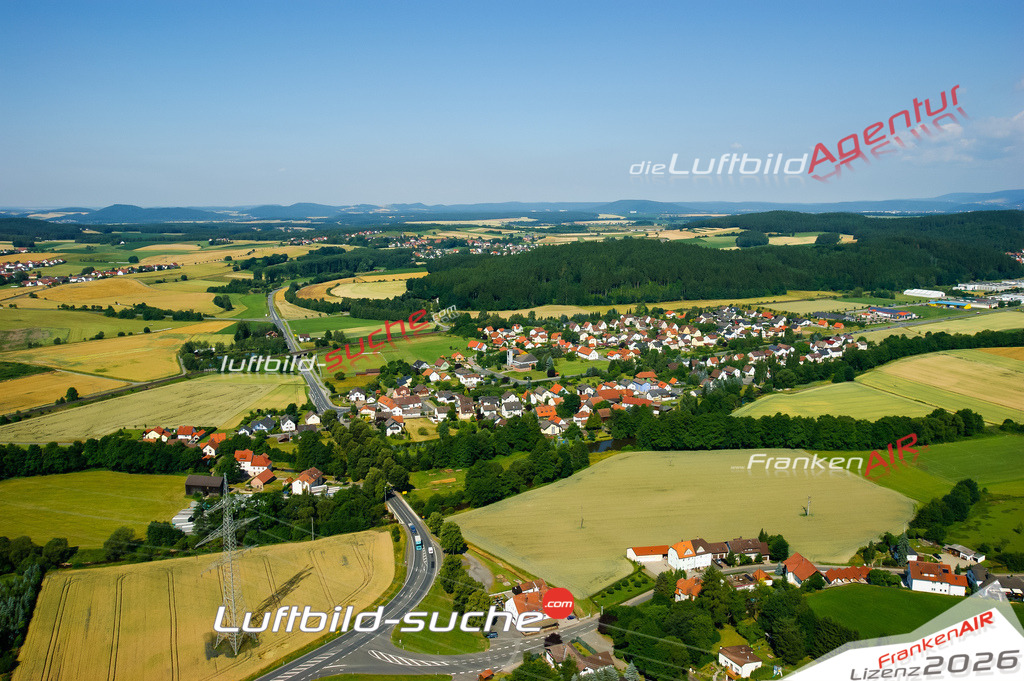 Die Luftaufnahme Haßlach - Teuschnitz wurde vom UL-Flugzeug (keine Drohne) aus fotografiert.Hohe Druck- Auflösung-die Geschenkidee!