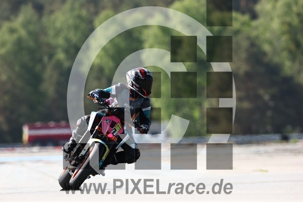 0267-20240512_05771 | Schöne Erinnerungen an spannende Momente - das festzuhalten ist unser Job. PIXELrace.de ist seit 2003 auf den Rennstrecken Europas unterwegs um die Action draußen beim Fahren und die wunderbare Stimmung imm Fahrerlager für euch einzufangen.